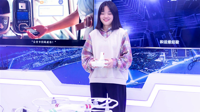 初中畢業(yè)來新華，勇敢追逐設(shè)計夢 