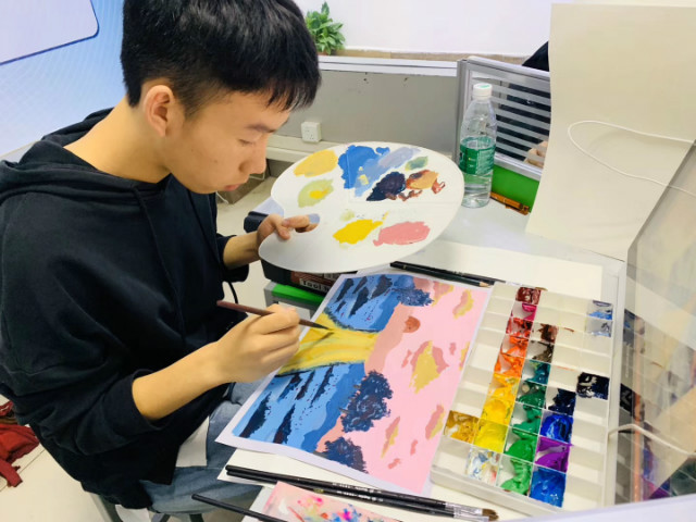 不愿荒廢青春，我來新華開啟新人生