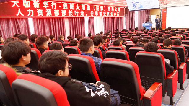 名企大咖進校園，職場干貨學不停! 