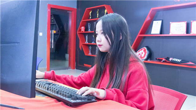 00后美少女來新華圓“動漫夢”