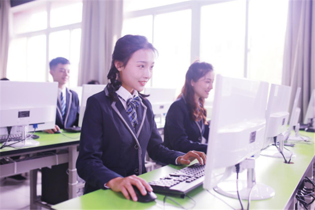 女生節相遇新華，奔向美麗新人生