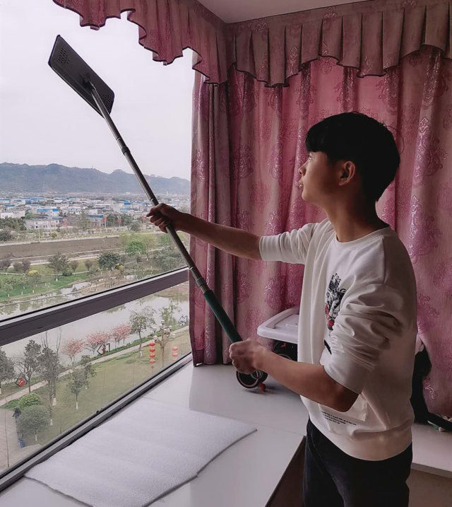 同學，你認真學習的樣子真好看！