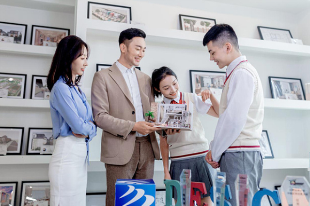 好學(xué)校不怕比較，學(xué)互聯(lián)網(wǎng)技術(shù)就來(lái)四川新華