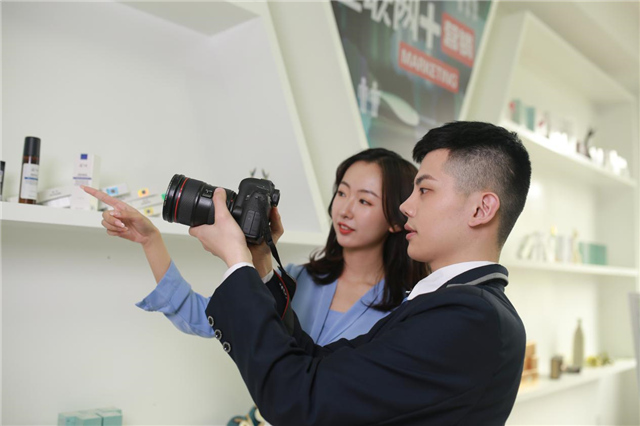 【媒體關(guān)注】電商新興業(yè)態(tài)大有可為，學(xué)電商來新華！