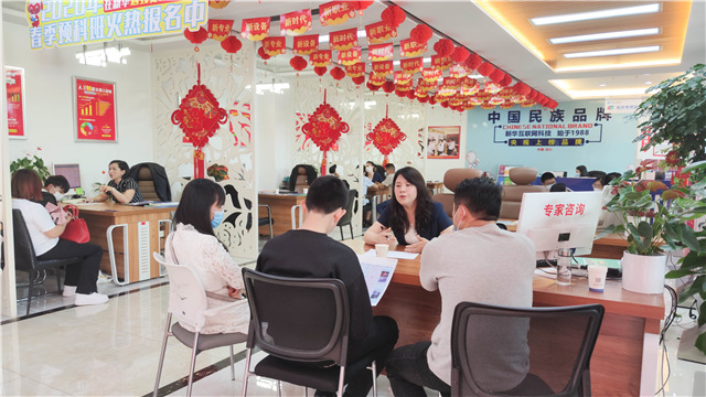 5?1嗨學(xué)季|四川新華五一試學(xué)體驗營火爆開營!