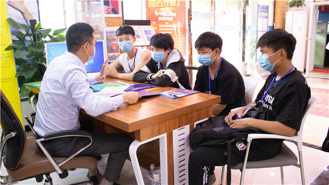 5?1嗨學(xué)季|四川新華五一試學(xué)體驗營火爆開營!