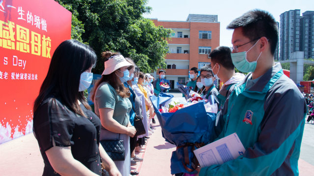 母親節(jié)：人生的舞臺上，母愛從不缺席