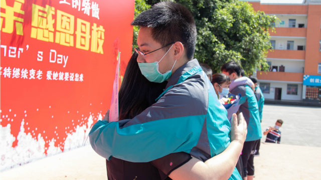 母親節(jié)：人生的舞臺上，母愛從不缺席