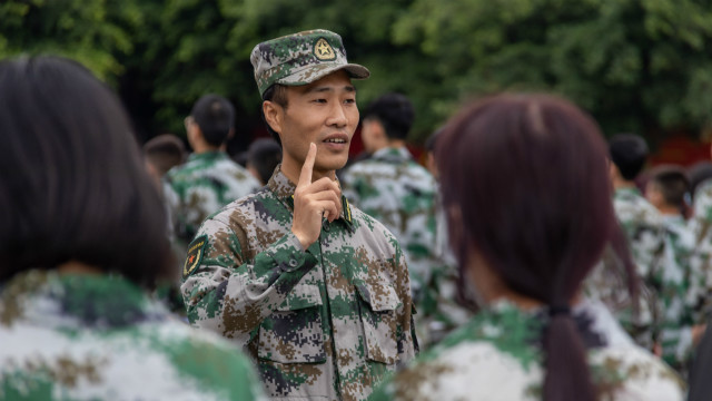 新生的第一課，軍訓生活打響了新生活的第一槍！