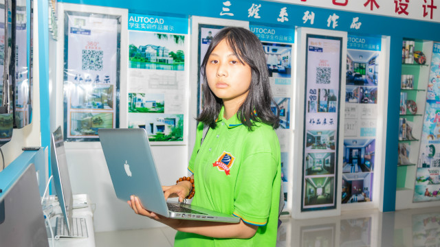 想要學一門實用的技術，選擇了UI