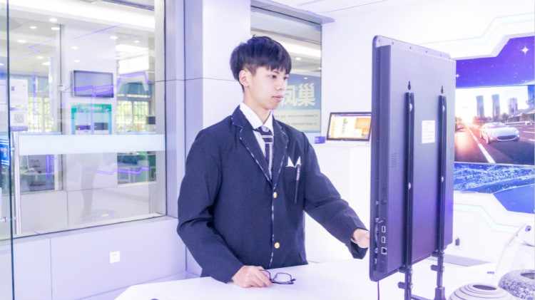 心中有火，眼中有光，新華圓夢少年！