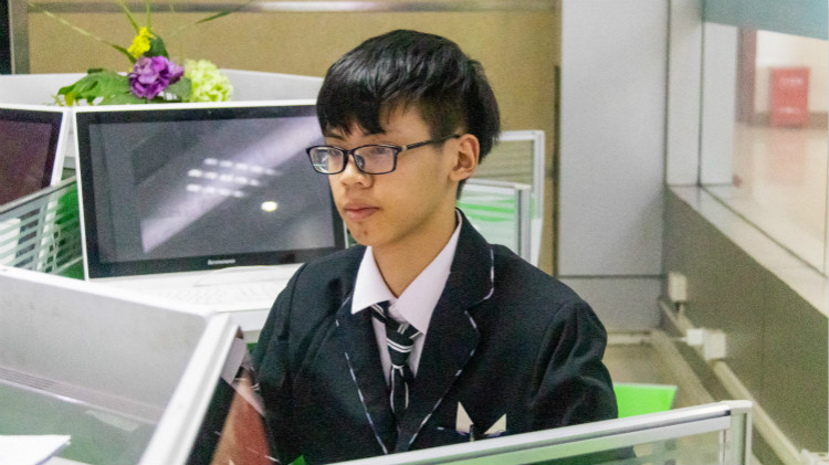 心中有火，眼中有光，新華圓夢少年！