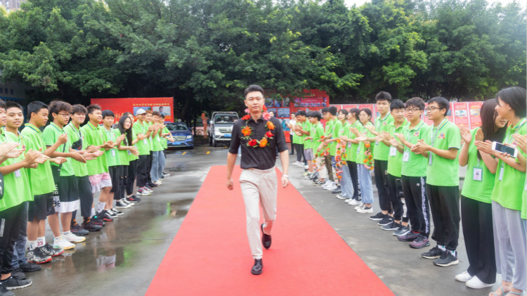 “不忘初心·感恩新華”第十二屆榮譽校友母校行盛大舉行