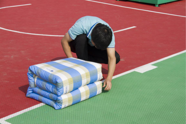 新華“三教三訓(xùn)”之軍訓(xùn)|揮灑汗水書寫迷彩青春！