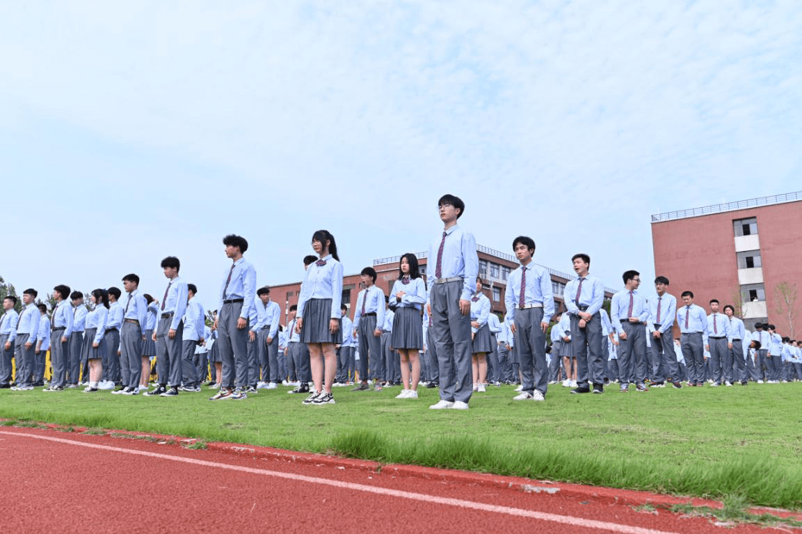 來四川新華，給你一個燦爛的前程！