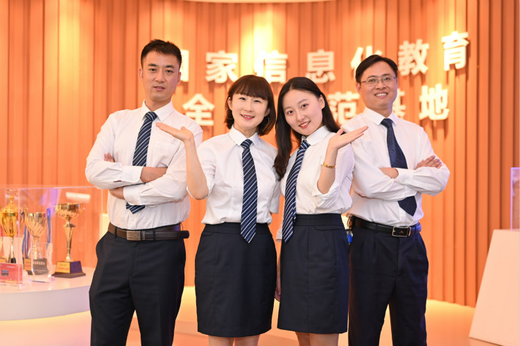 來新華學(xué)好互聯(lián)網(wǎng)技術(shù)，才能登的更高，走的更遠(yuǎn)