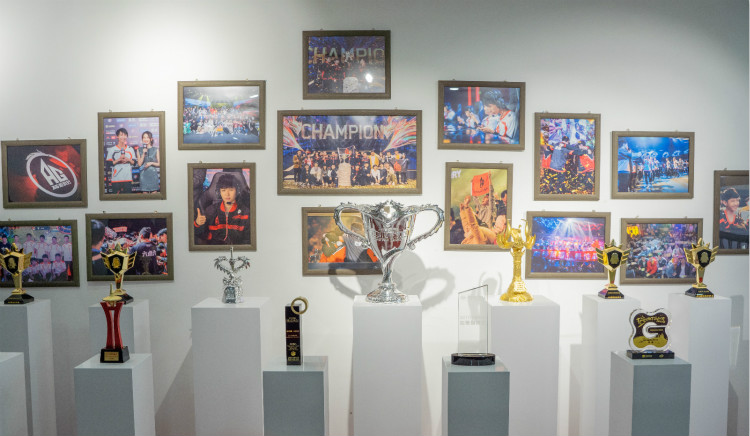 從新華到國內頂級俱樂部，一個電競學子的成功！