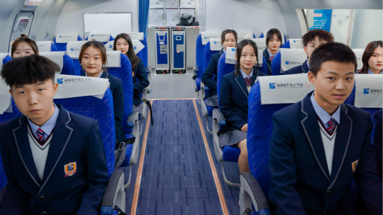 “神鳥(niǎo)”起飛了！成都天府國(guó)際機(jī)場(chǎng)試飛四川新華迎來(lái)高光時(shí)刻！