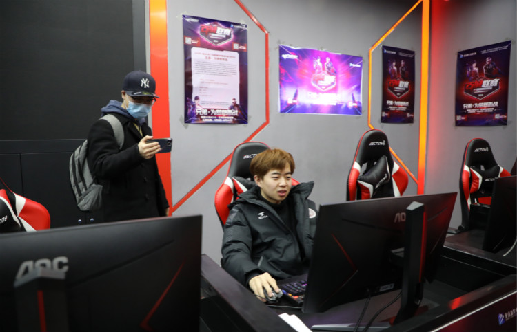 好專業(yè)，“星”推薦，小霍少帶你體驗(yàn)新華電競新媒體專業(yè)