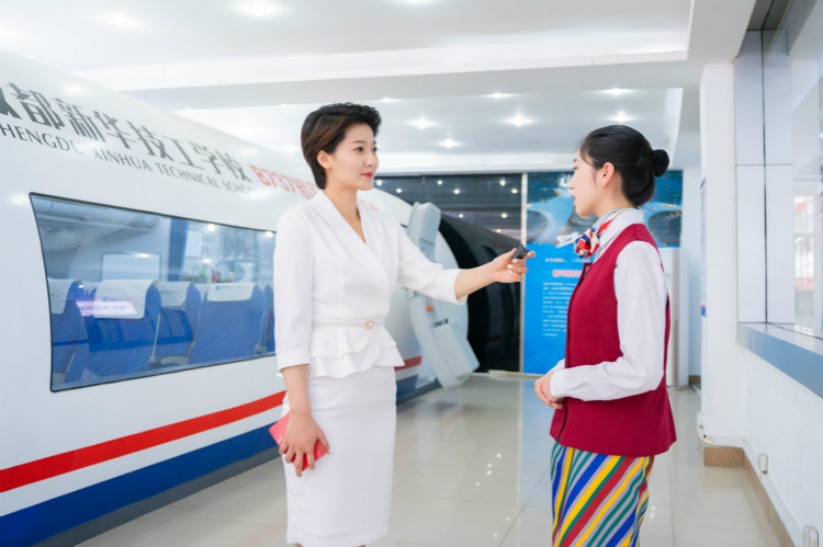 四川電視臺主持人凌玥帶你解鎖不一樣的四川新華！