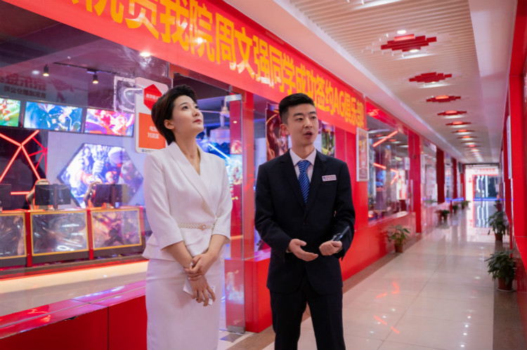 四川電視臺主持人凌玥帶你解鎖不一樣的四川新華！