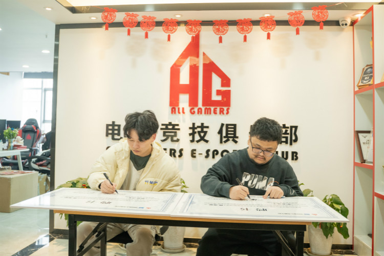 重磅！四川新華又一電競少年簽約國內頂級AG俱樂部！