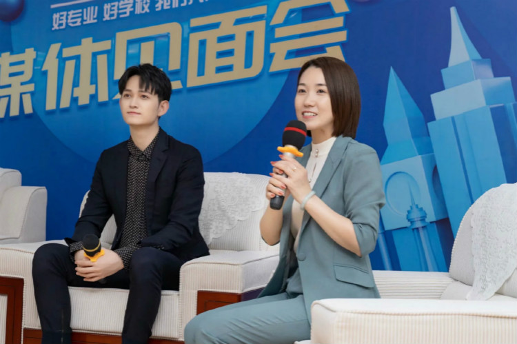 馬可來新華重拾校園生活，青春“競”是精彩！