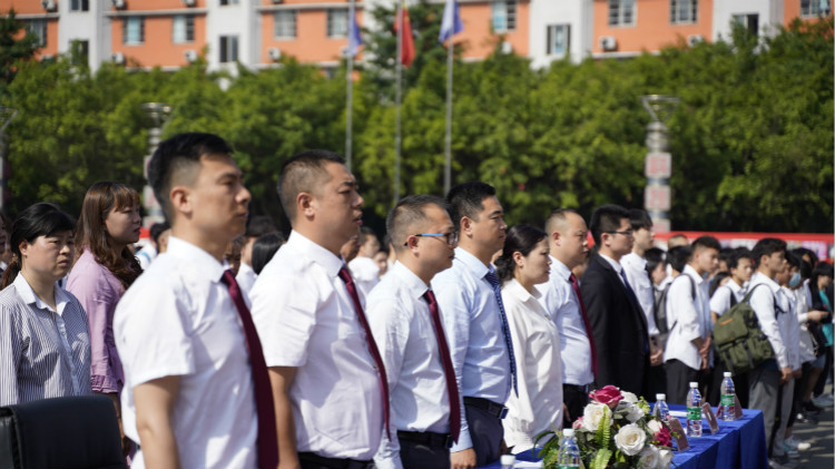 2021四川新華春季畢業(yè)典禮：追光少年 用盡全力 拼這一次！