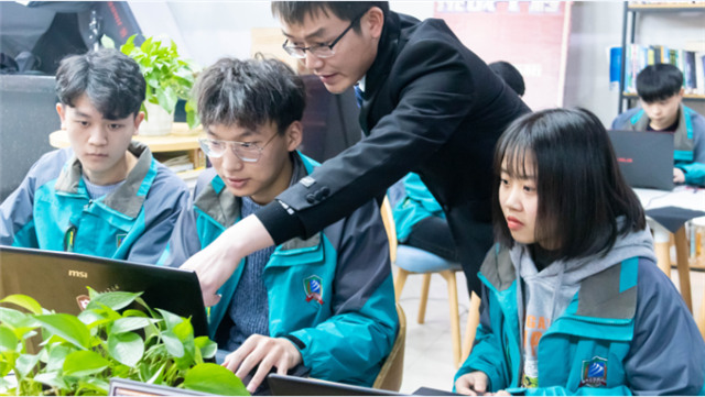 初高成績(jī)不理想，找職校？女生學(xué)什么專業(yè)好？