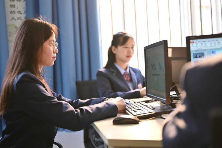 初高成績(jī)不理想，找職校？女生學(xué)什么專業(yè)好？