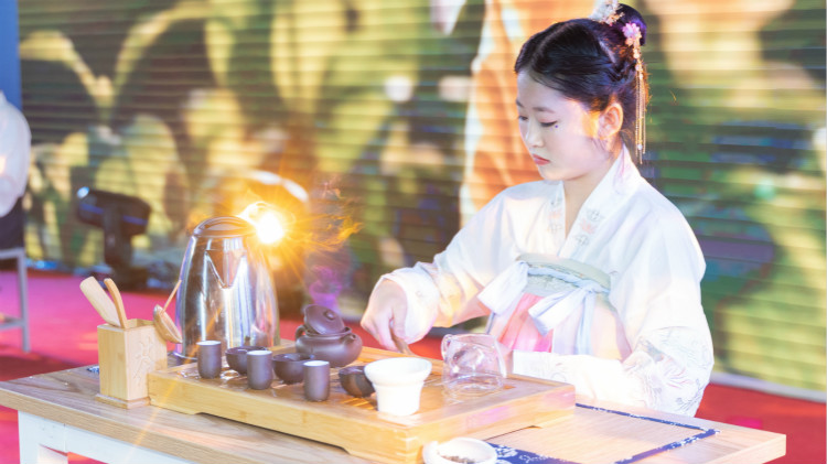 2021四川新華新專業發布會暨“強國青年·百萬獎學金計劃”完美啟動