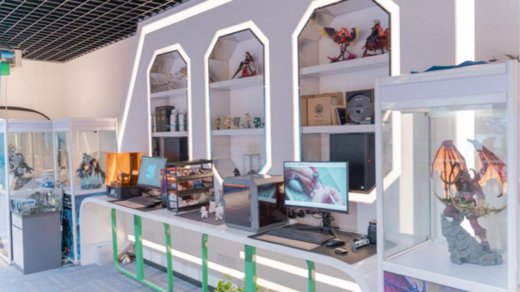 明星進(jìn)校園丨如果你在新華見(jiàn)到了他請(qǐng)不要驚訝！