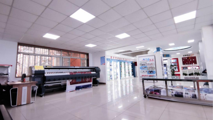 明星進(jìn)校園丨如果你在新華見(jiàn)到了他請(qǐng)不要驚訝！