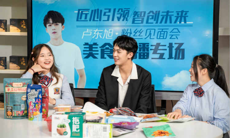 明星帶路|盧東旭探秘校園黑科技，直擊新華硬實(shí)力！