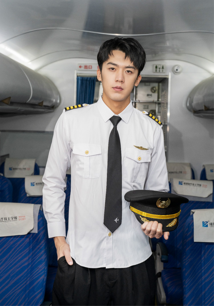 明星帶路|盧東旭探秘校園黑科技，直擊新華硬實(shí)力！