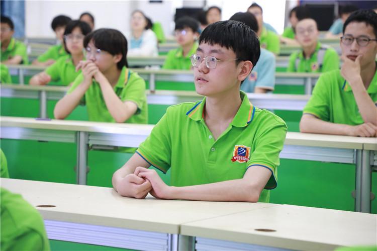 《老師來了》火熱開講--新榜學院院長，解析新媒體怎么玩？