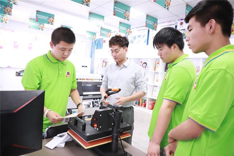 《老師來了》火熱開講--新榜學院院長，解析新媒體怎么玩？