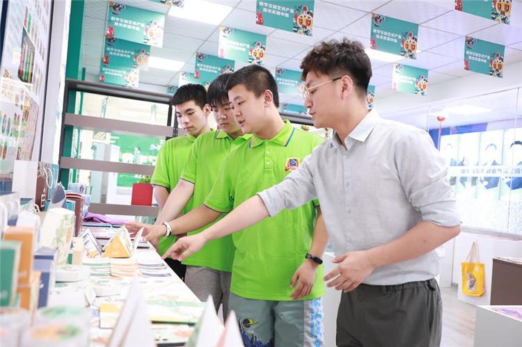 《老師來了》火熱開講--新榜學院院長，解析新媒體怎么玩？