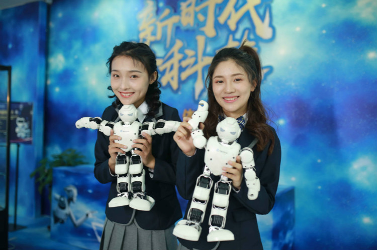 明星@擇校選專業的你，上職校我們共同推薦新華！