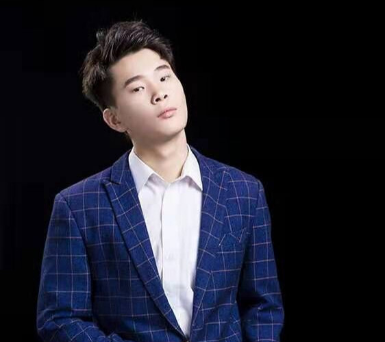 向家鄉(xiāng)捐贈20萬！此刻他竟然有些手抖…