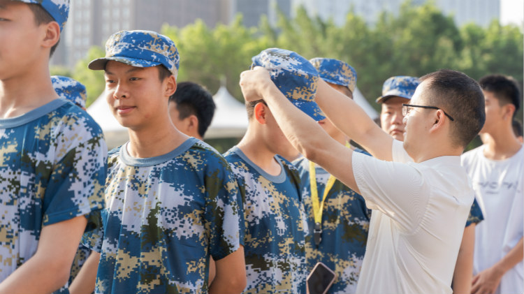 追夢新華人|因為夢想·光芒萬丈！