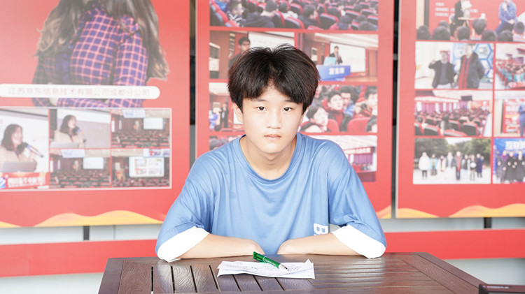 轉校來新華，乘著夢想的東風搏擊長空！