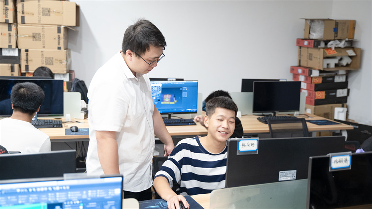 校企合作三方共贏，就業回訪見證新華學子成長！