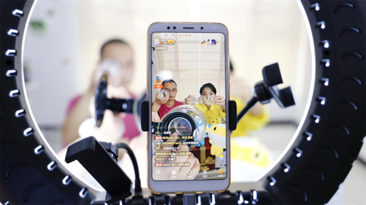 “超級電商月”精彩來襲，看新華學子如何玩轉雙十一！