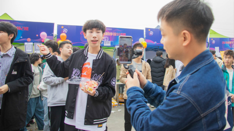 “超級電商月”精彩來襲，看新華學子如何玩轉雙十一！