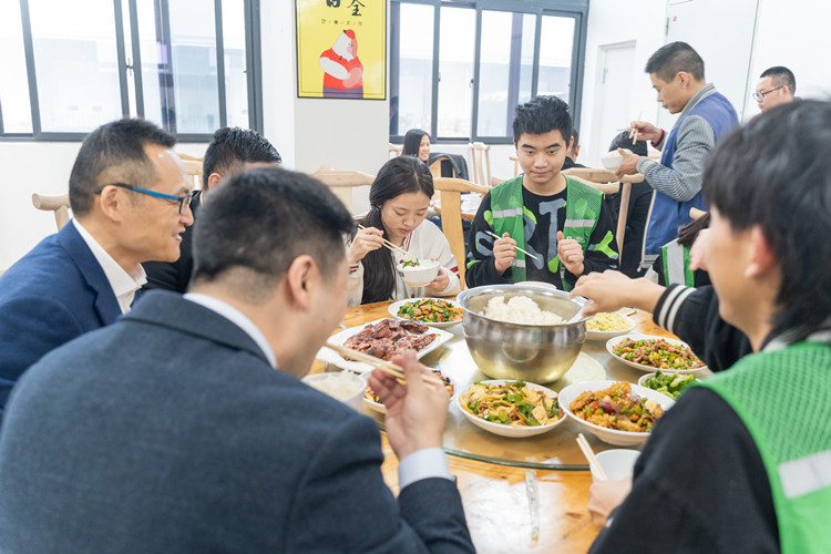 情系學子|院校領導走訪京東，看望電商實訓學生！