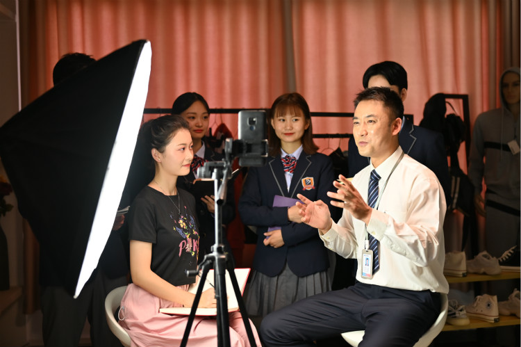 屢創新高！2021年新華學子薪資盤點