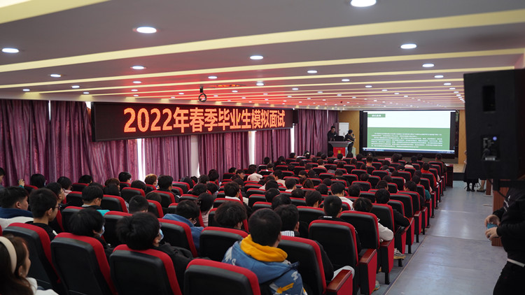 “求知、求職、求夢”新華模擬面試火熱進行中！