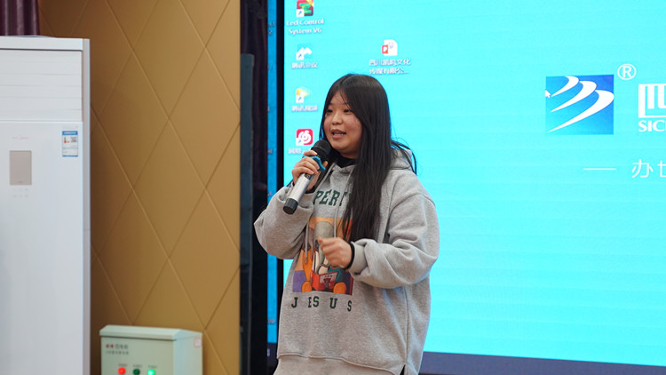 “求知、求職、求夢”新華模擬面試火熱進行中！