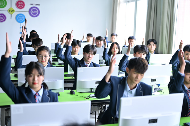 高中畢業(yè)，去新華學(xué)習(xí)互聯(lián)網(wǎng)技術(shù)怎么樣？